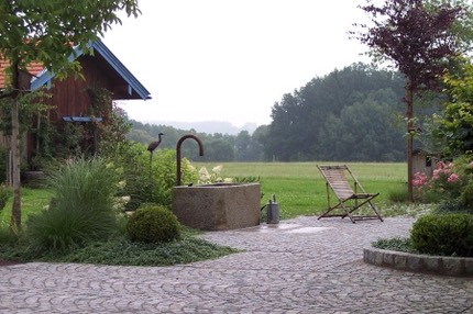 Gartenplanung Renate Waas Freiraumplanung Landhausgarten Bauerngarten Vorgarten Brunnen