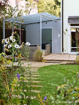 Gartenplanung Waas Doppelhaushälfte Sitzplatz Weg Terrasse