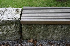 Kirche Bruckmuehl Gartenbank Nagelfluh Eichenholz Auflage