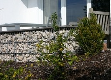 Sitzbank Gabionen Privatgarten